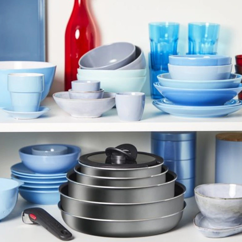 sada neprilnavych hrncu